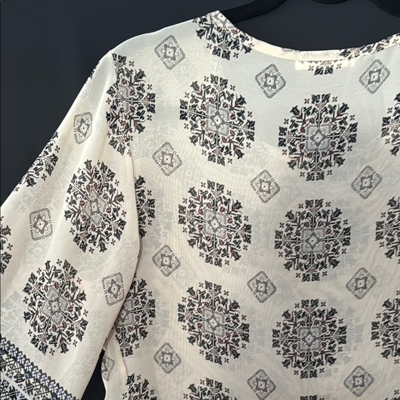 Hug Women's Cream and Black Patterned Top - Picture 7 of 7